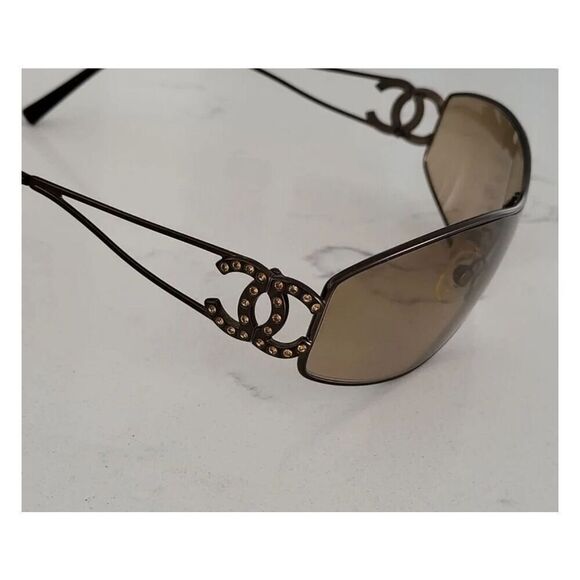 Chanel slimline shield w/ Swarovski crystal CC logo- metal frame  4073-B - Picture 1 of 15